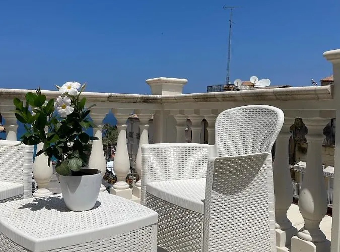 Terrazzo Del Borgo לינה וארוחת בוקר 4*